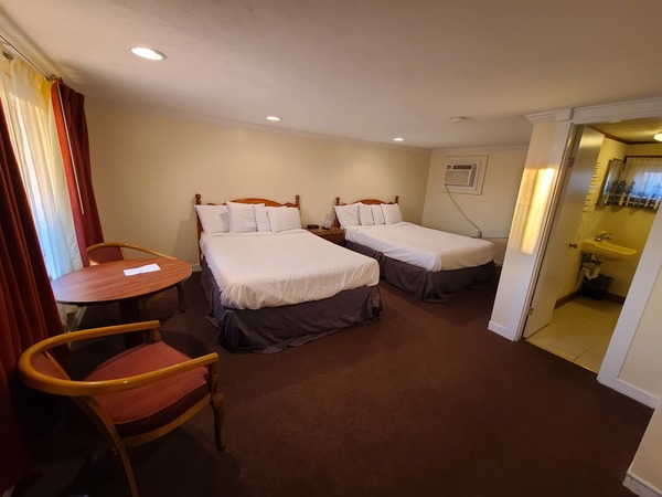 Two Queen Beds Photo 3