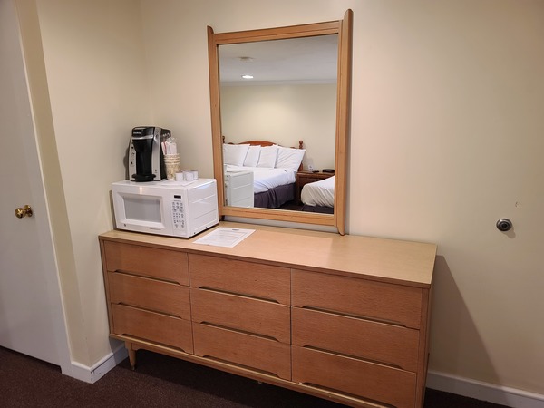 Single King Room Photo 3